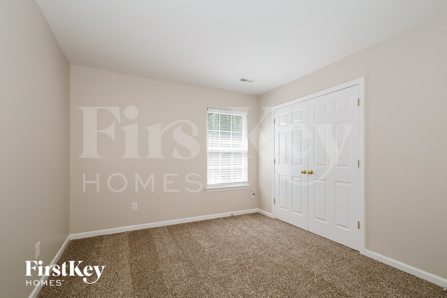 Building Photo - 2020 Pheasant Glen Rd