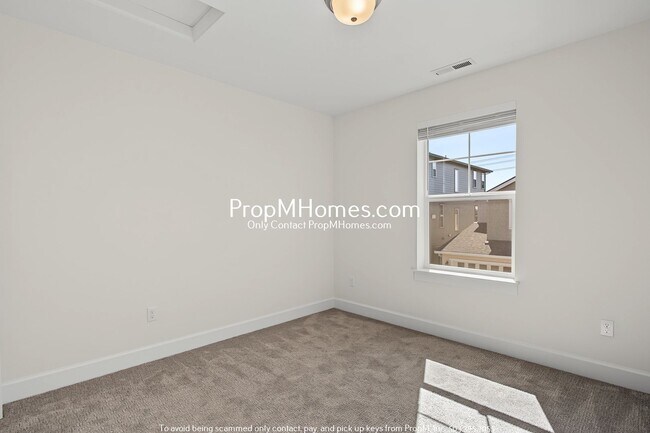 Building Photo - 3614 SE Nebula Ln