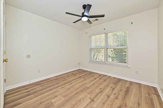Building Photo - 10208 Old Carolina Dr