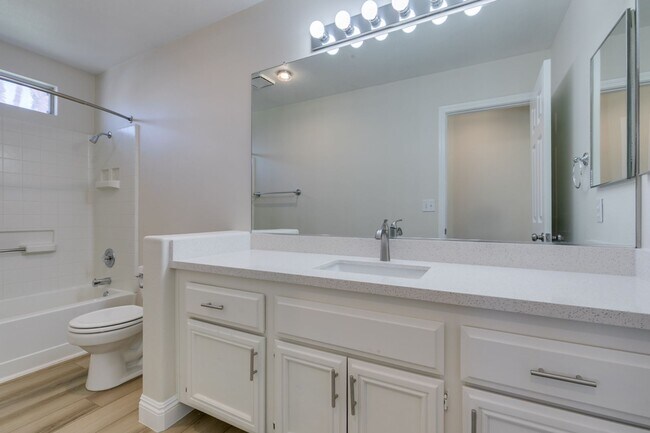Building Photo - Charming 3-Bedroom Home in Green Valley wi...