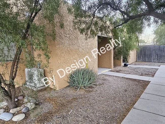 Building Photo - Updated 2 Bed 1 Bath Duplex with Fresh Paint, Ductless Heating/Cooling and Private Yard