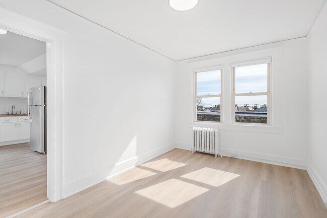 Building Photo - 142 Hamilton Ave