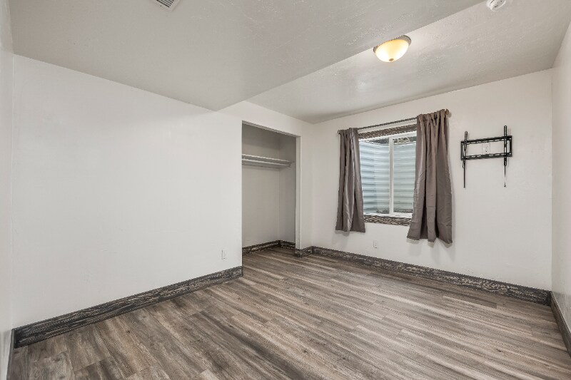 Building Photo - 820 210 W