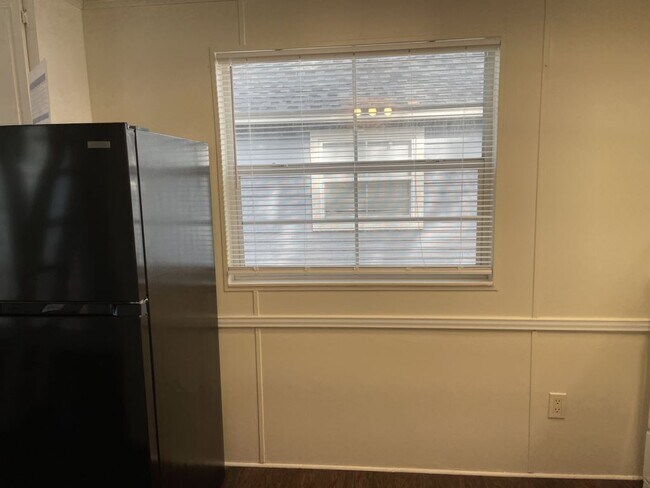 Building Photo - 36010 Sand Rd