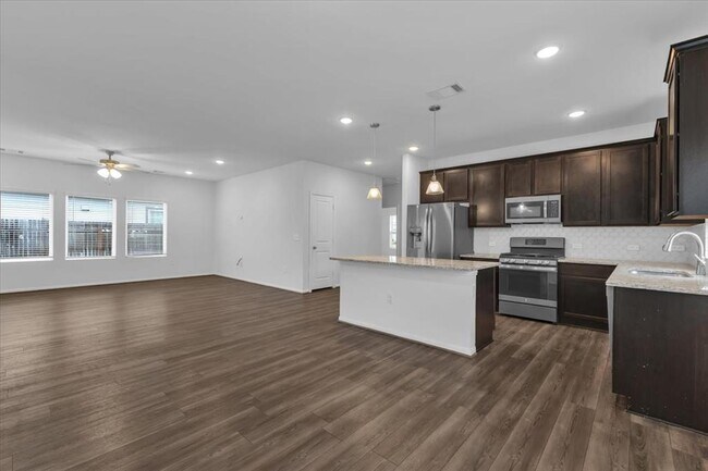 Building Photo - 209 Oldbridge Dr