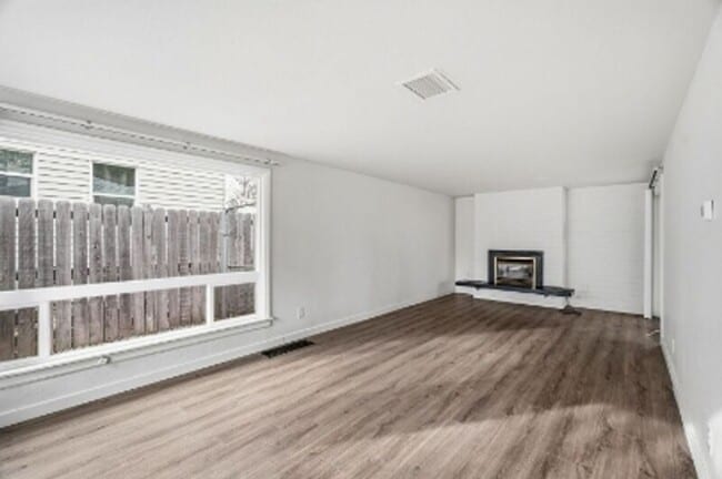 Building Photo - 1307 E Thurston Ave