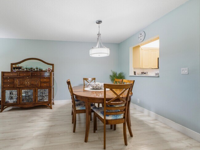 Building Photo - 5800 Princess Palm Ct