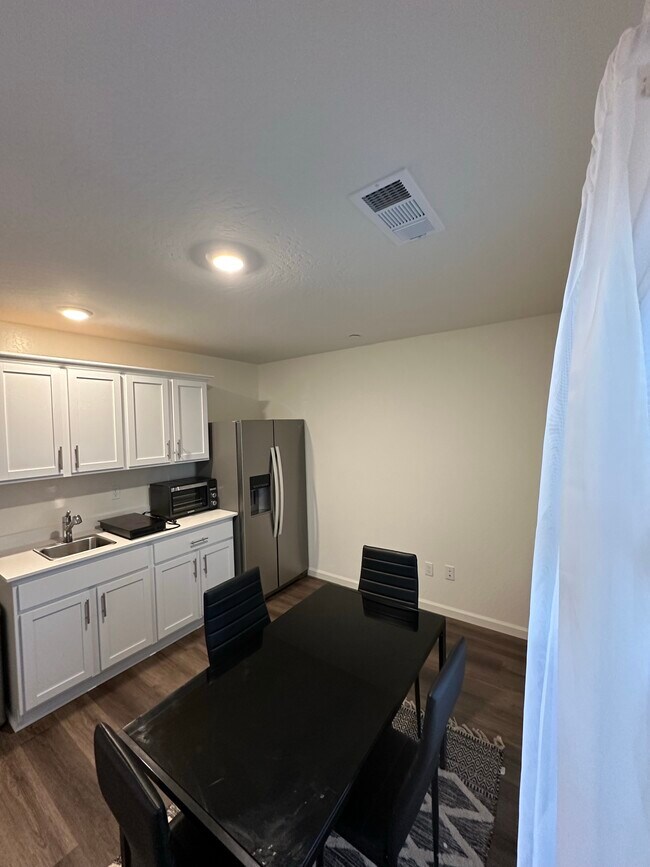 Building Photo - GenUnit Suite, Sterling Hl Ct