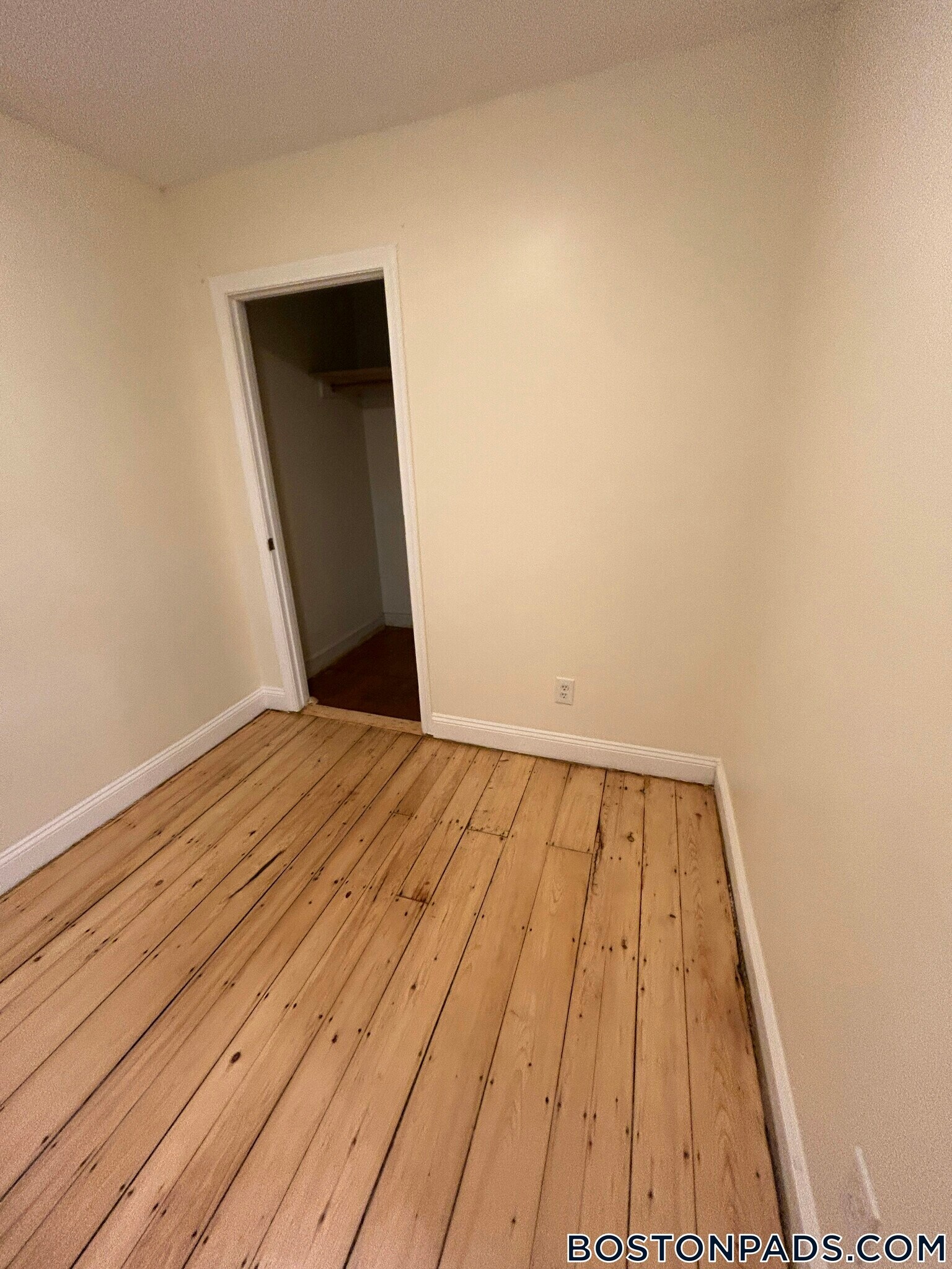 Building Photo - 64 Pleasant St