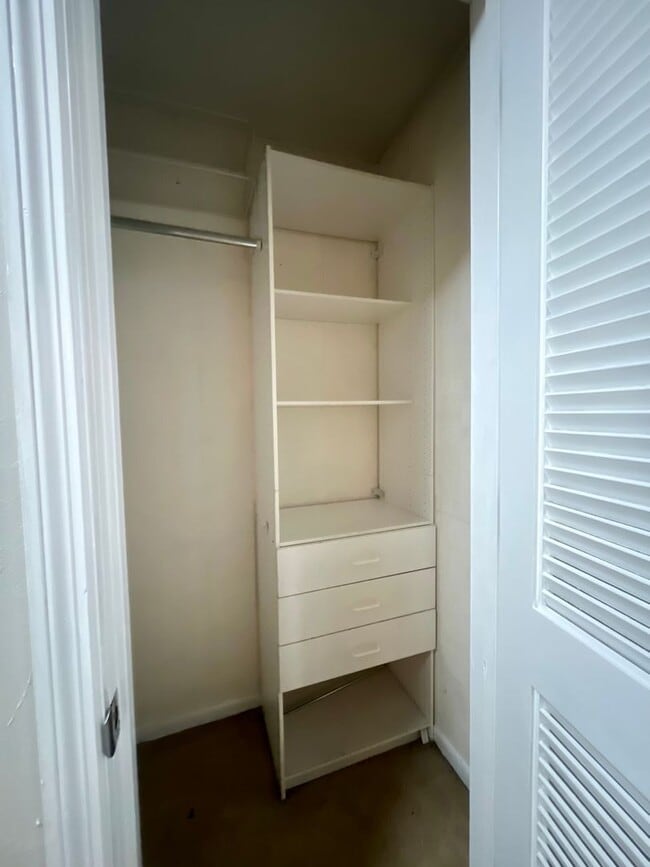 Building Photo - 3 Bed/2 Bath Home