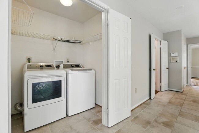 Building Photo - 14720 Peachwood Dr