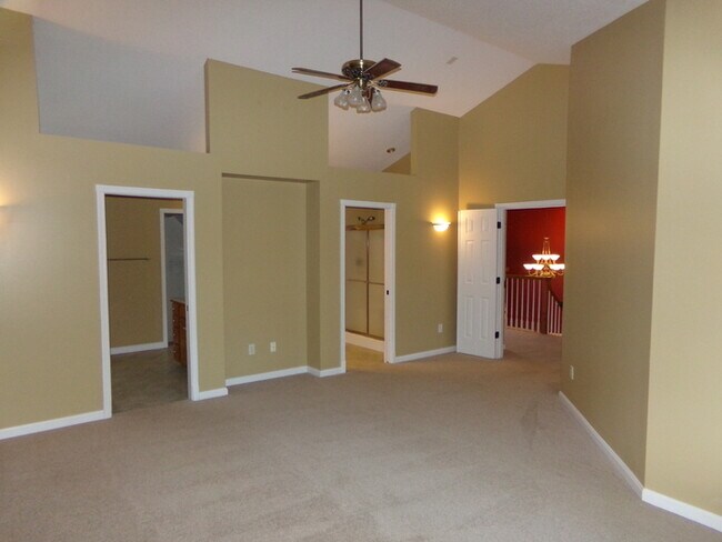 Building Photo - Beautiful 3 Bed 3.5 Bath Xenia Home!