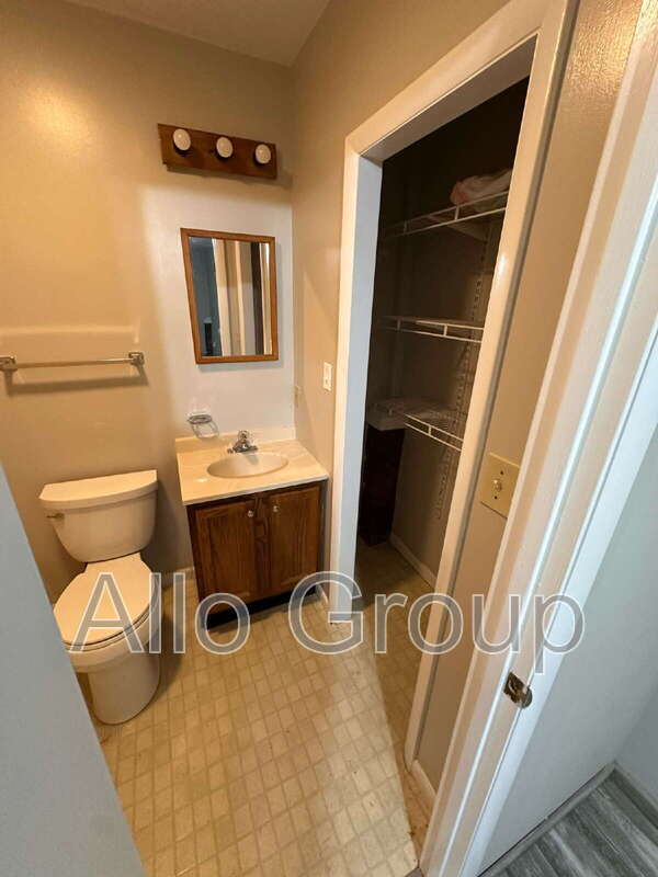 Building Photo - 655 Green St