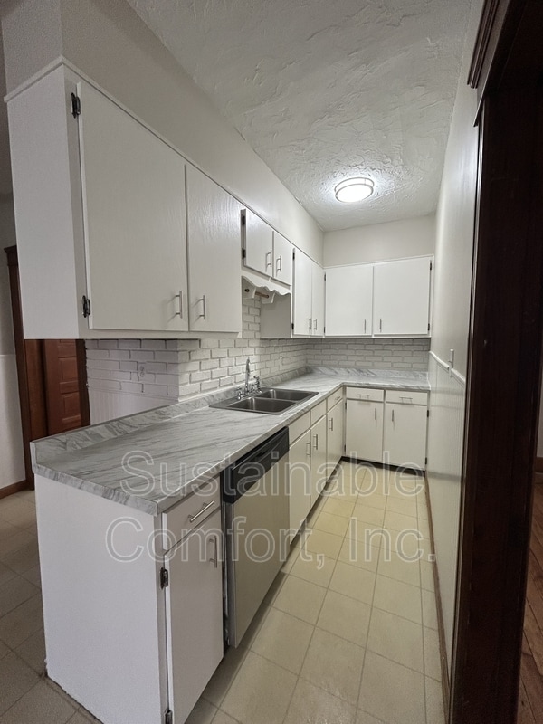 Building Photo - 34 Puritan Ave