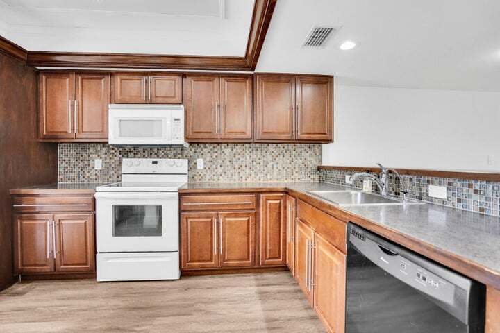 Building Photo - 1701 Presidential Way