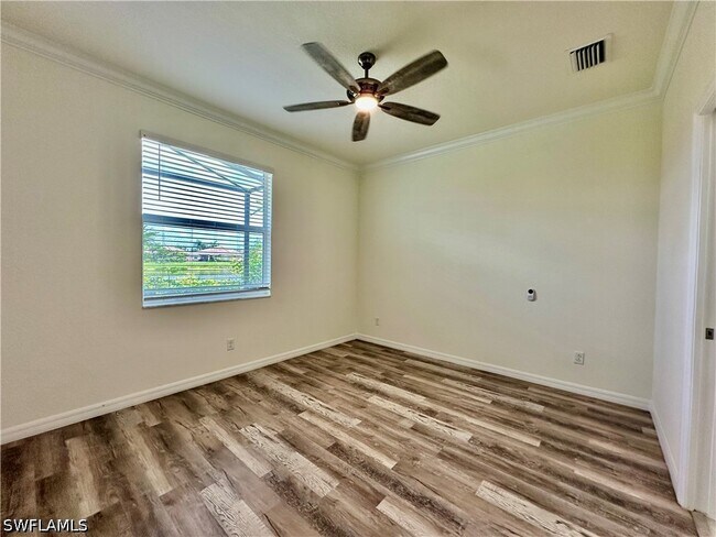 Building Photo - 1823 Alameda Dr