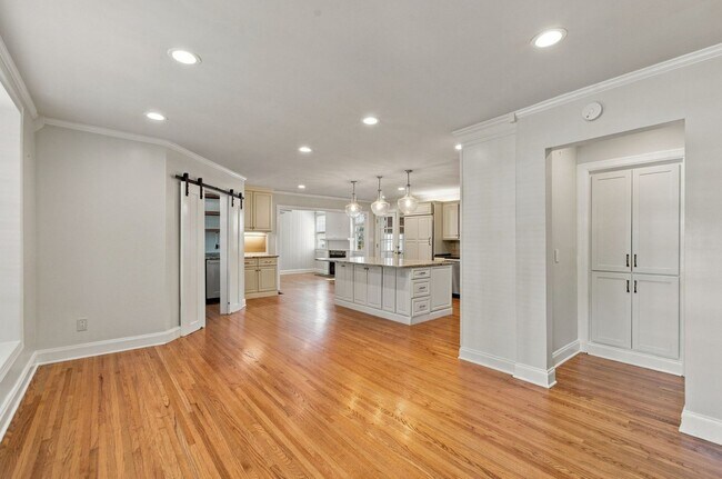 Building Photo - 2023 Galbraith Dr