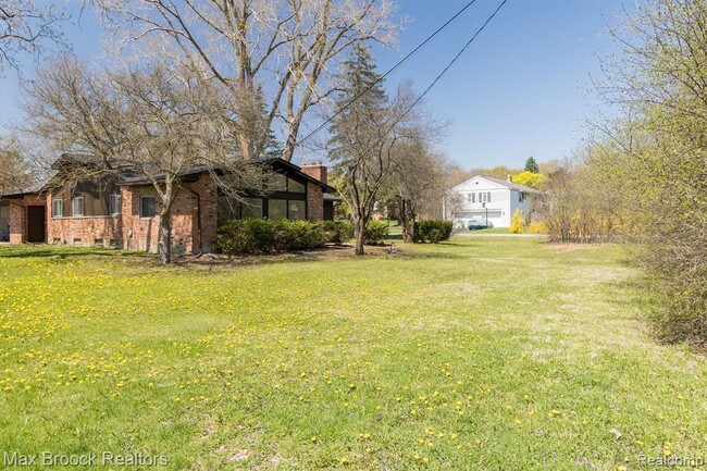 Building Photo - 6207 Nicholas Dr