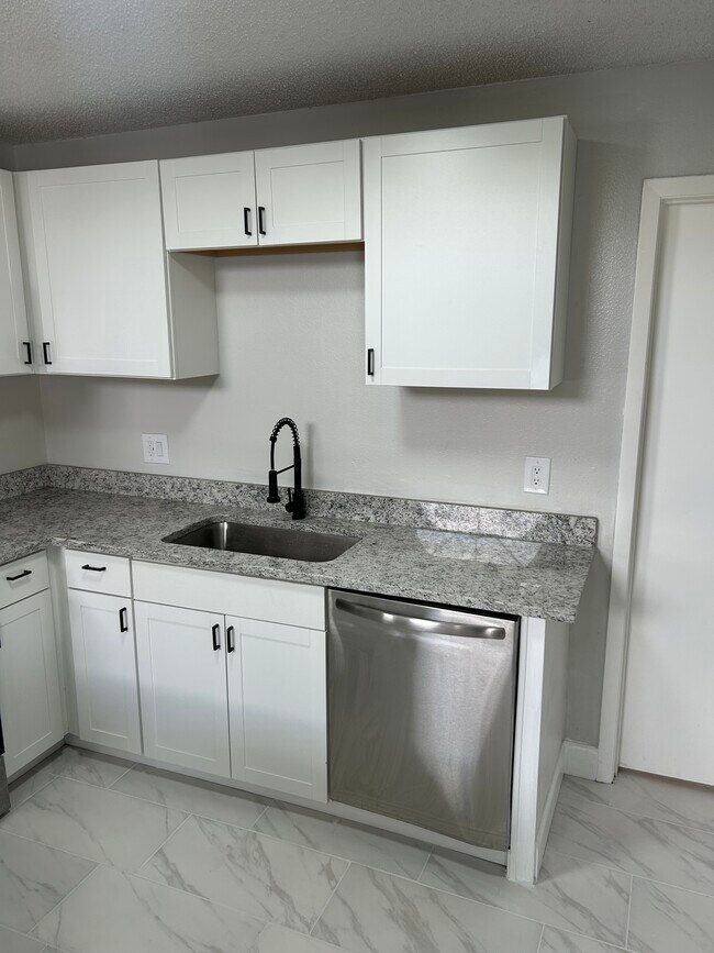 Building Photo - 12219 Armenia Gables Cir