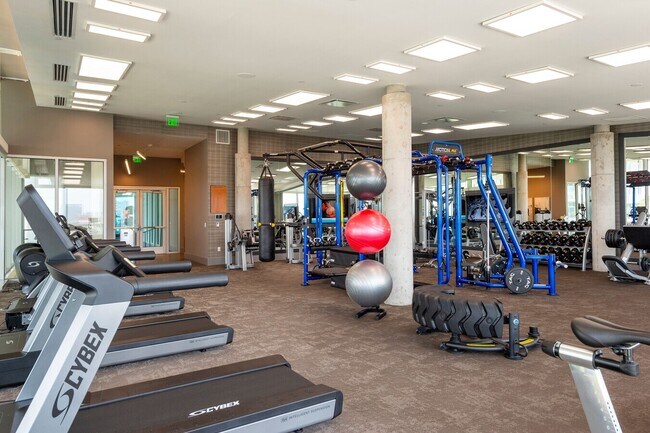 Building Photo - Downtown Studio at $1,680 — 1.5 Months Fre...