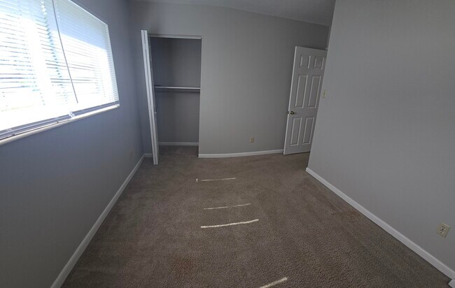 Building Photo - 712 Newport Dr