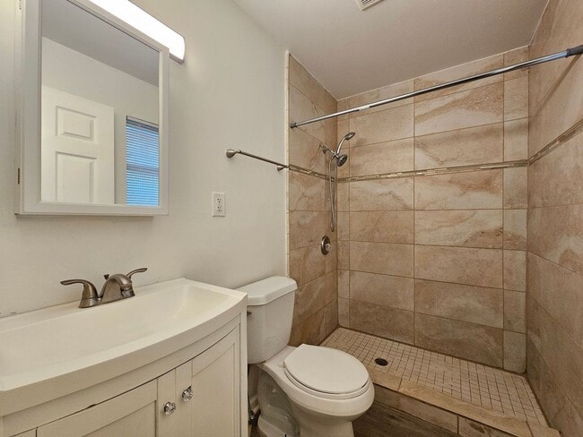 Building Photo - HUGE RENT REDUCTION AND $99 MOVE IN SPECIAL!