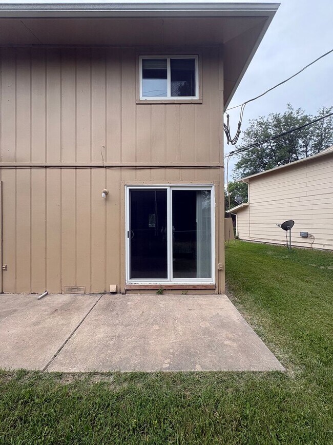 Building Photo - 3550 Butternut Dr