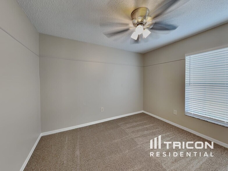 Building Photo - 809 Silversmith Cir