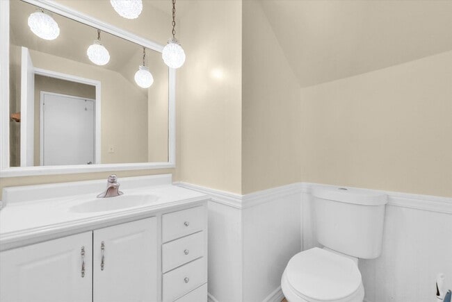 Building Photo - 175 Masters Ave