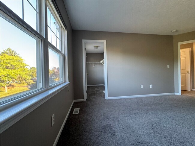 Building Photo - 749 Royal Sunset Dr