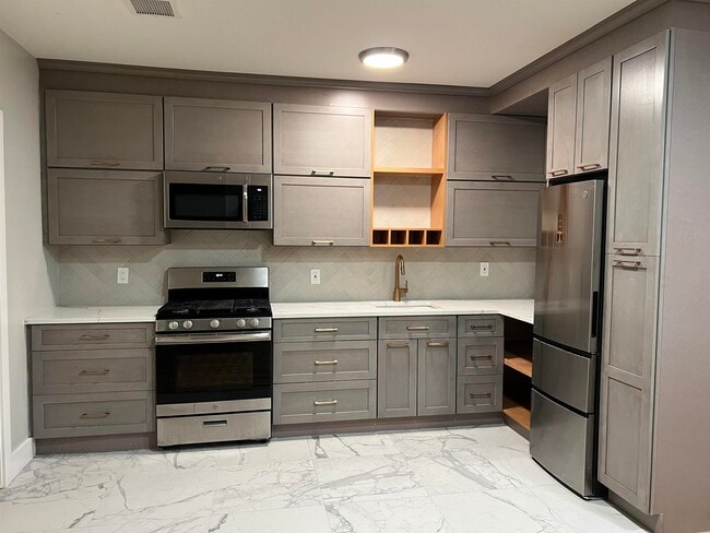 Building Photo - 12 Ivy Pl