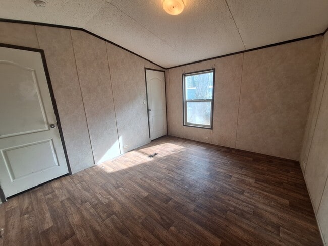 Building Photo - 1134 Kelly Dr