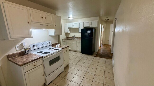 Building Photo - 5614 Sanborn Dr