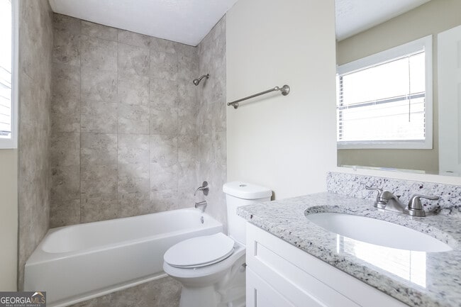 Building Photo - 2459 Chauncey Ln