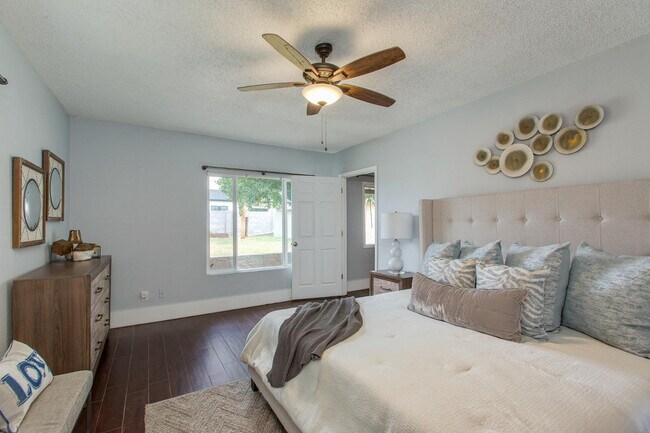 Building Photo - 510 E Belmont Ave