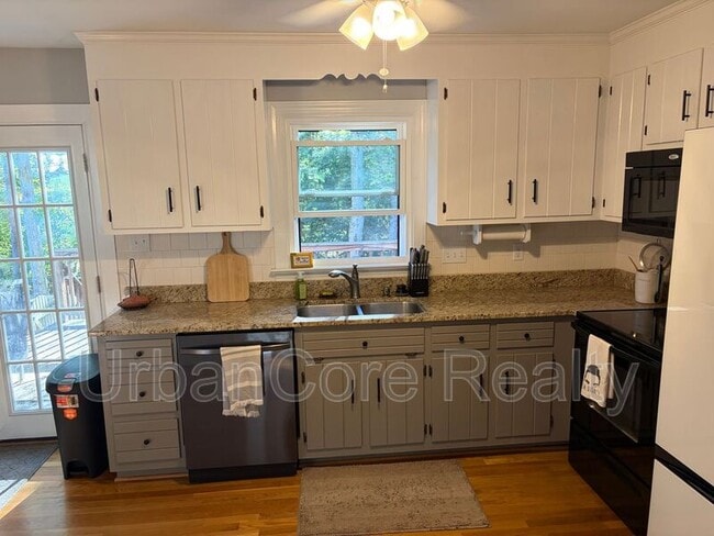 Building Photo - 7949 Flag Tail Dr