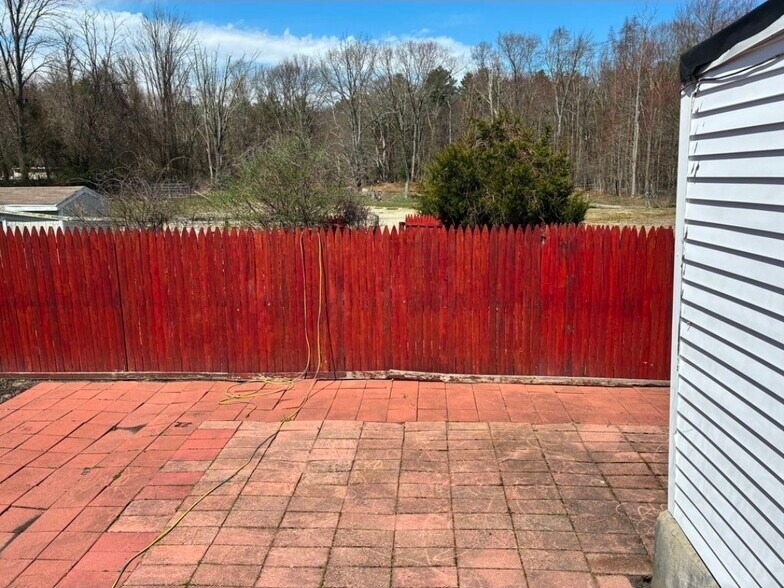 Private fenced in patio yard - 333 Groveland St