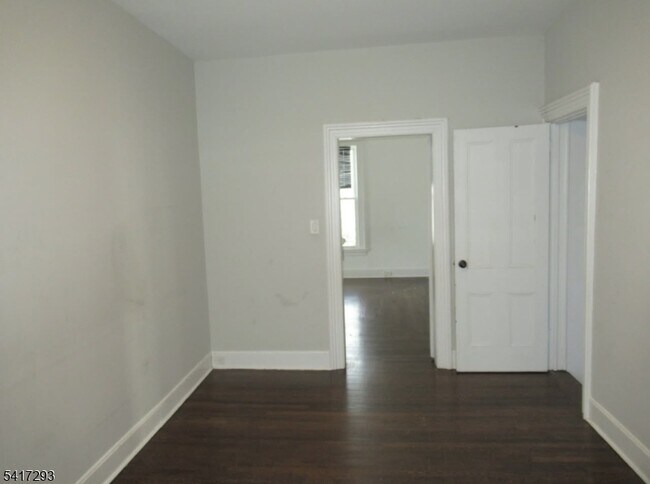 Building Photo - 3 W Fairview Ave