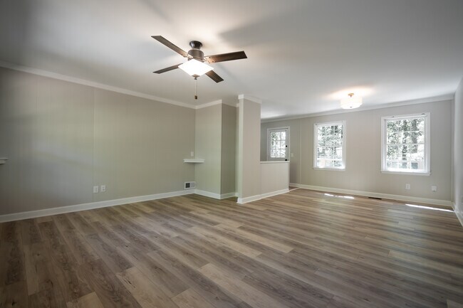 Building Photo - 1051 Crooked Creek Rd