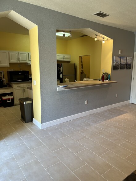 Building Photo - 5026 Sunridge Palms Dr