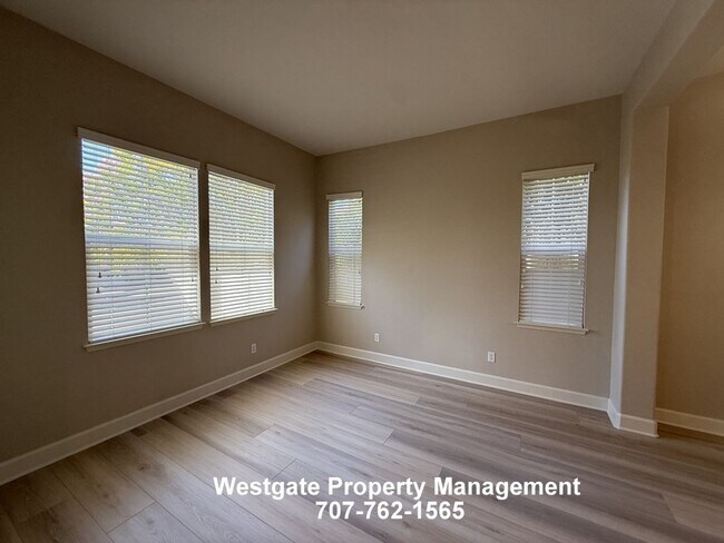 Building Photo - 1708 Southridge Dr