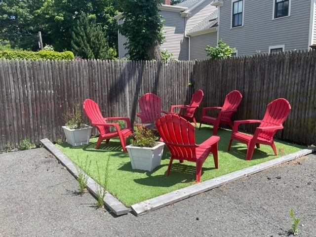 Back Yard Lounge Area - 193 Waterman St