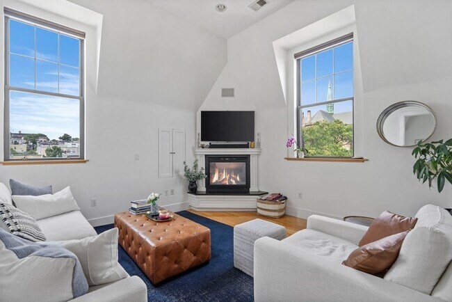 Building Photo - 517 E 6th St