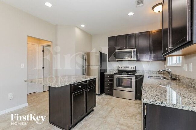 Building Photo - 1610 Shire Village Dr