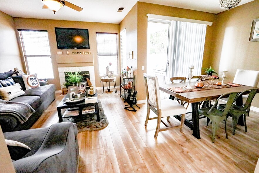 Building Photo - 401 Sanibelle Cir