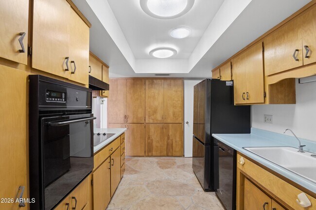 Building Photo - 1014 E Balboa Cir
