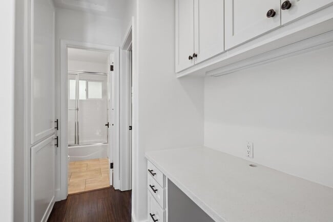 Building Photo - 2000 Clay St