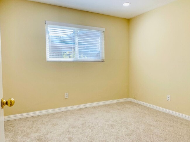 Building Photo - BEAUTIFUL AND SPACIOUS 3BD/2BA HOME IN CLAIREMONT! ONLY $4,295/mo! - Available September