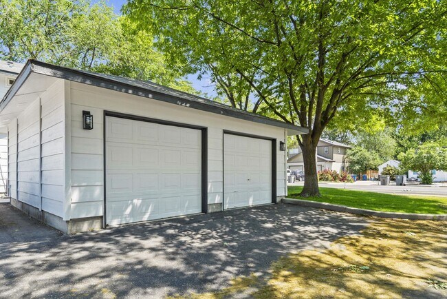 Building Photo - 3736 Rose Hill St