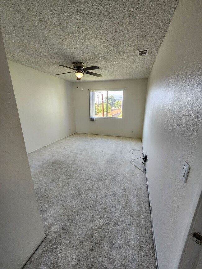 Building Photo - 1441 W Village Ln